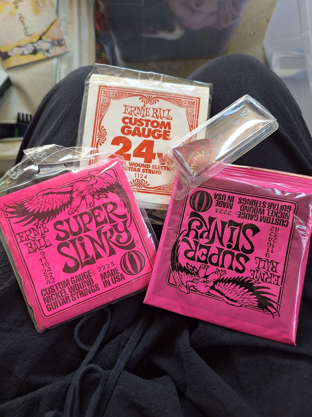 Super Slinky & Custom Gauge Guitar Strings - Pink and White
